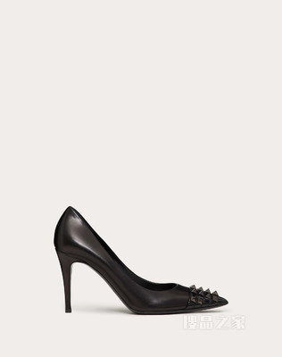 Rockstud 小山羊皮和漆皮铆钉高跟鞋 （鞋跟高 9 厘米）