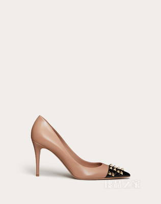 Rockstud 小山羊皮和漆皮铆钉高跟鞋 （鞋跟高 9 厘米）