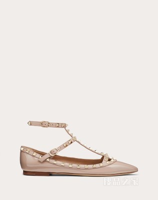 Rockstud 环绕式踝带漆皮铆钉芭蕾平底鞋（鞋跟高 0.5 厘米）