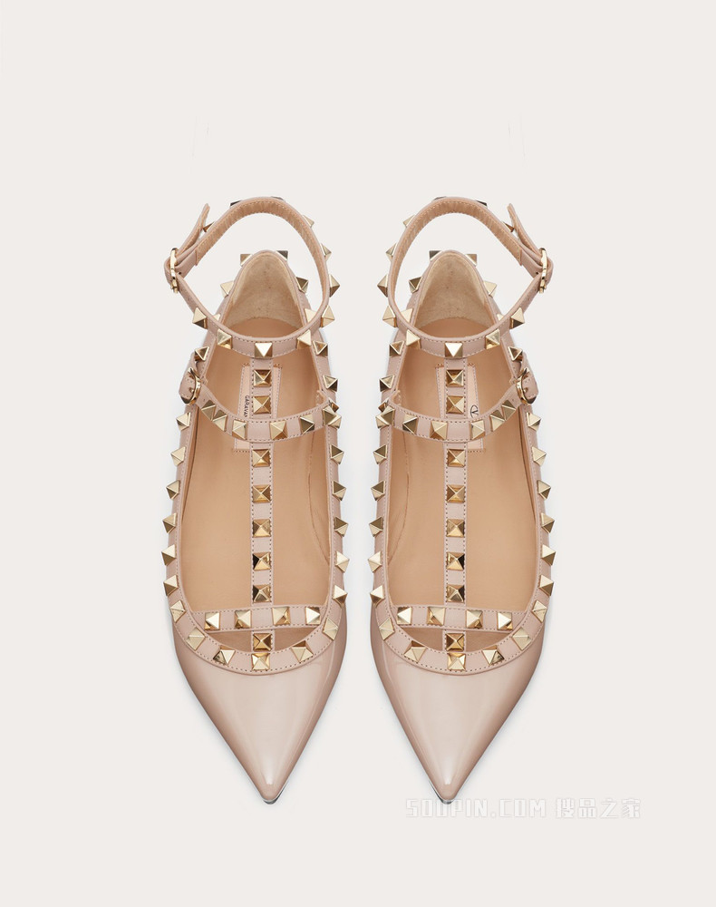 Rockstud 环绕式踝带漆皮铆钉芭蕾平底鞋（鞋跟高 0.5 厘米）