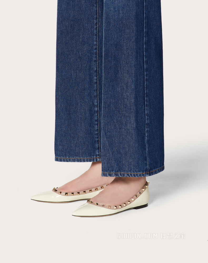 Rockstud 漆皮铆钉芭蕾平底鞋（鞋跟高 0.5 厘米）