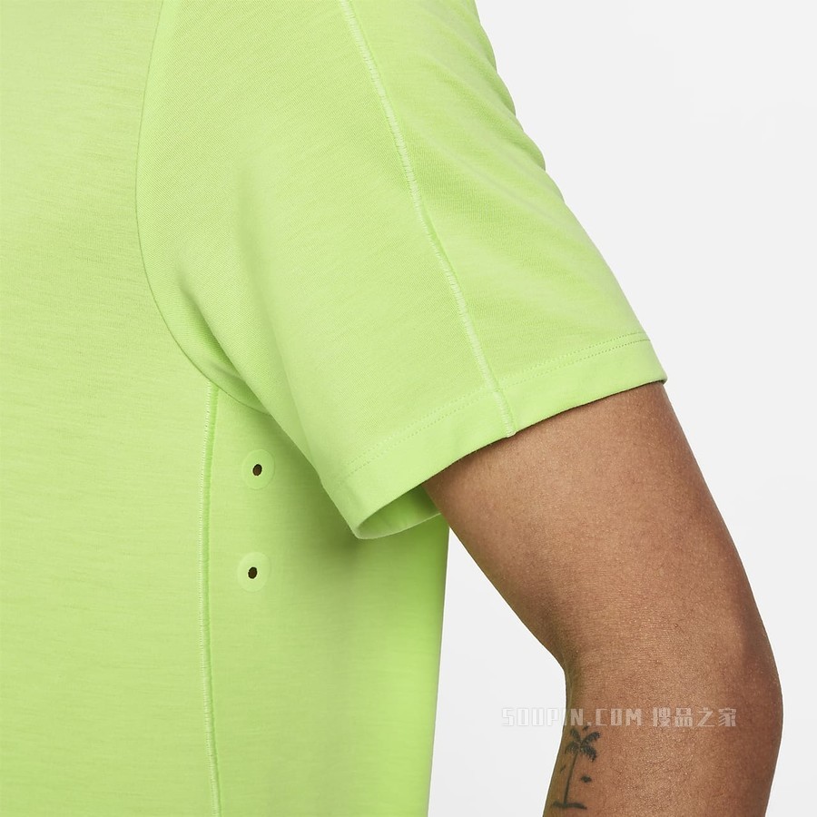 Nike Yoga Dri-FIT 男子短袖上衣