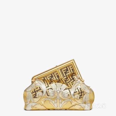 Fendi First中号手袋 Fendace金色皮革手袋，饰有贴花