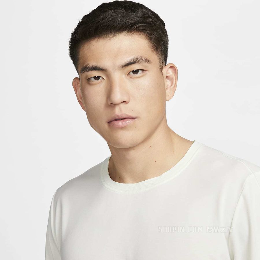 Nike Yoga Dri-FIT 男子短袖上衣