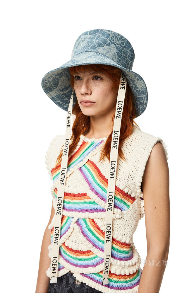 单宁布和牛皮革美人鱼渔夫帽