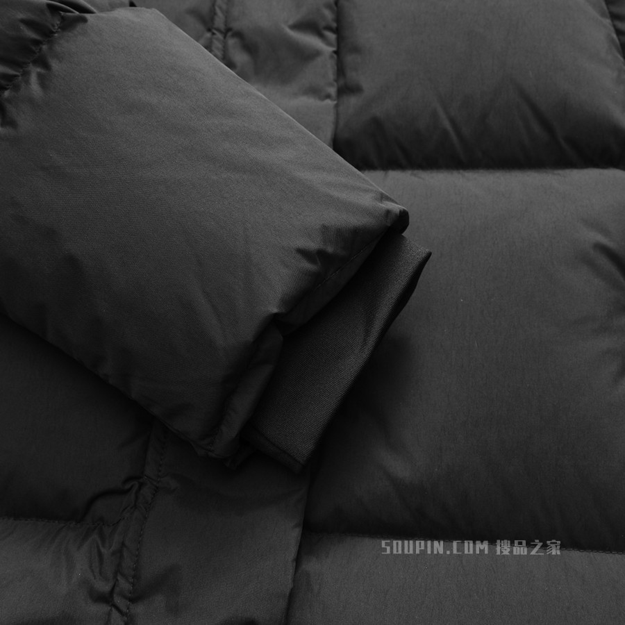 女子轻商务长羽绒服