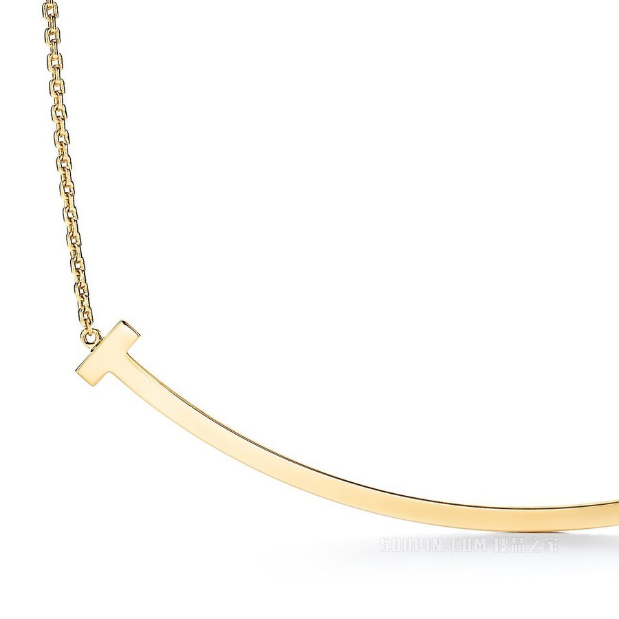 Tiffany T 系列 18K 黄金特大号 Smile 项链。