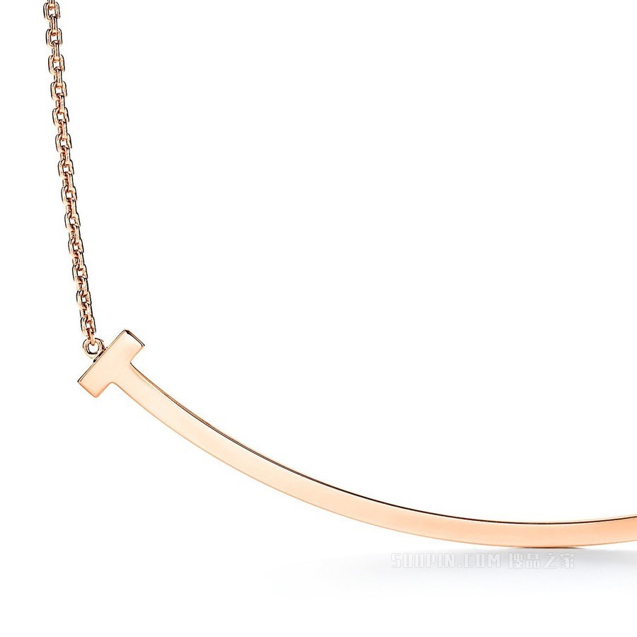 Tiffany T 系列 18K 玫瑰金特大号 Smile 项链。
