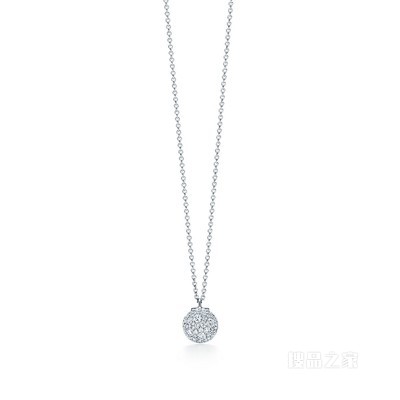 Tiffany HardWear 系列 18K 白金镶钻球形项链。
