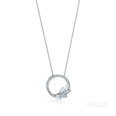 Tiffany Victoria™ 系列铂金镶钻藤蔓圈形项链，大号。