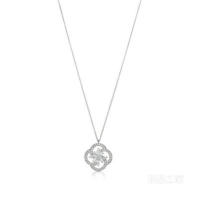 Tiffany Keys 系列 Tiffany Victoria™ 铂金花簇钥匙项链。