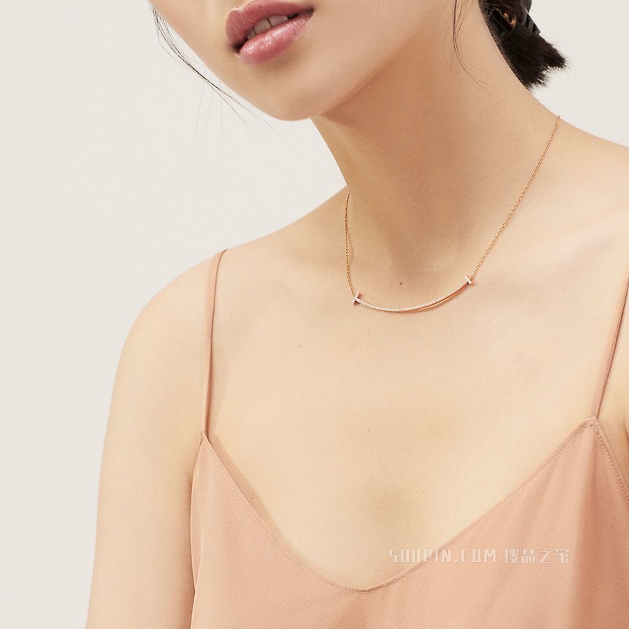Tiffany T 系列 18K 玫瑰金镶钻 Smile 项链，大号