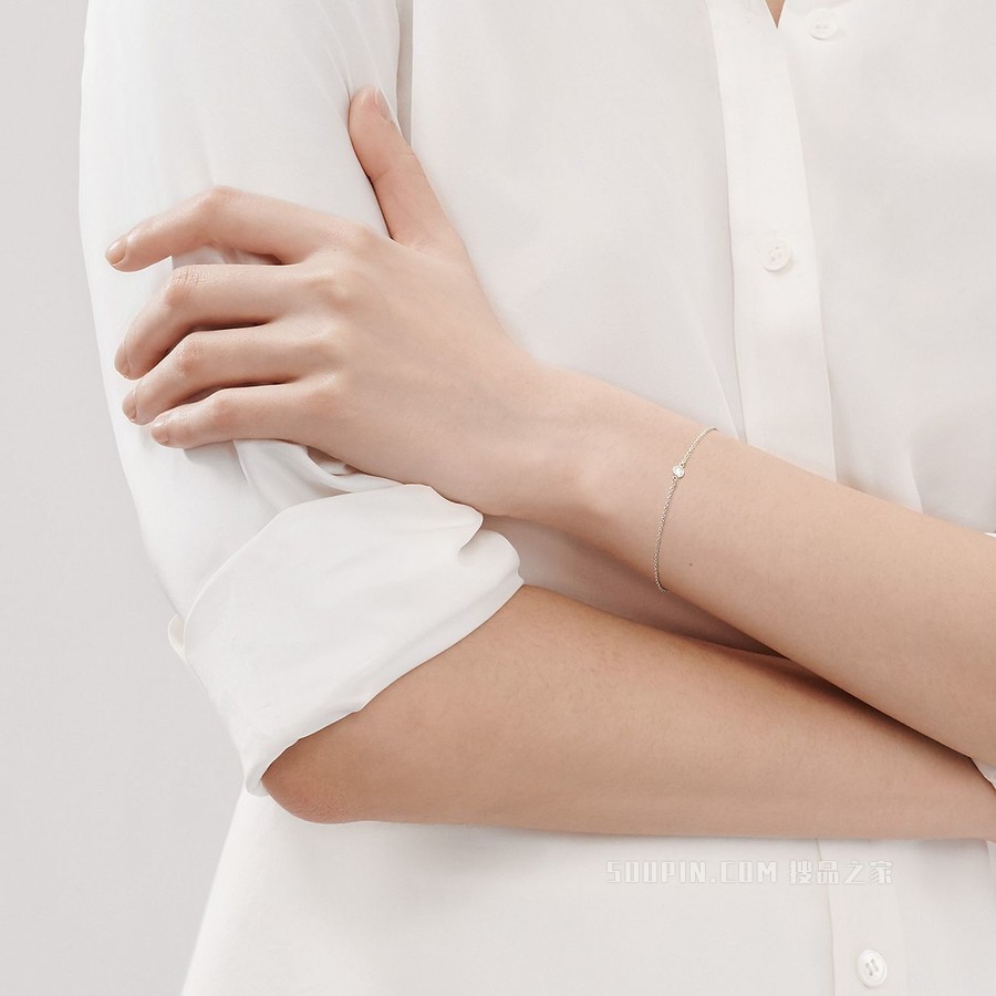 Elsa Peretti® 系列铂金 Diamonds by the Yard™ 手链。