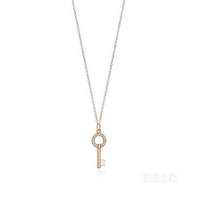 Tiffany Keys 系列 Modern Keys 18K 玫瑰金镶钻圆形镂空钥匙吊坠。
