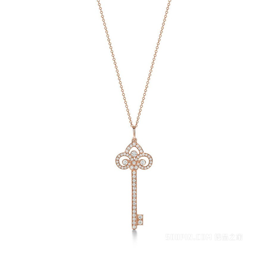 Tiffany Keys 系列 18K 玫瑰金镶钻鸢尾花钥匙吊坠。