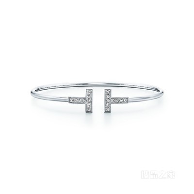 Tiffany T 系列 18K 白金镶钻线圈手镯，大号。