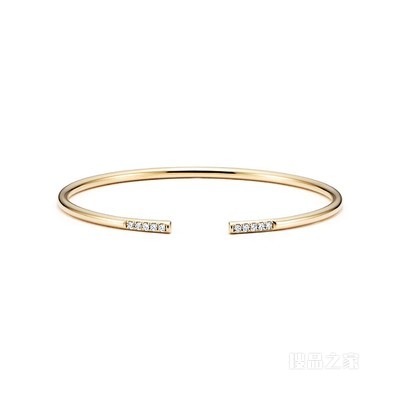 Tiffany Metro 系列 18K 黄金镶钻线圈手镯，中号。