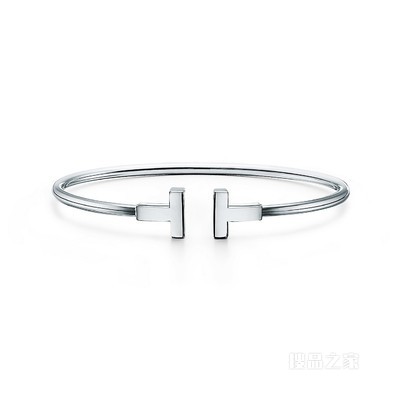 Tiffany T 系列 18K 白金线圈手镯，中号。