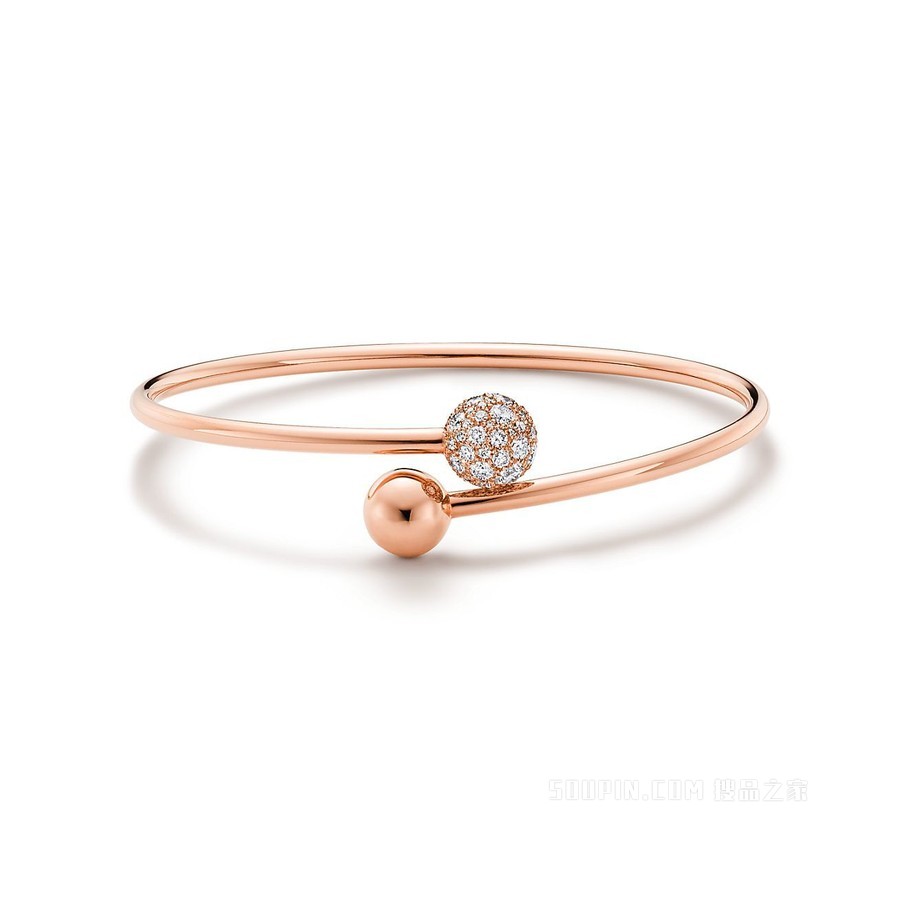 Tiffany HardWear 系列 18K 玫瑰金镶钻球形装饰环绕式手镯，中号。