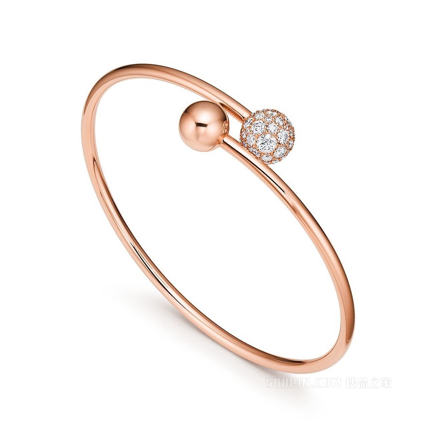 Tiffany HardWear 系列 18K 玫瑰金镶钻球形装饰环绕式手镯，中号。