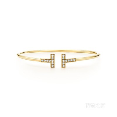 Tiffany T 系列 18K 黄金镶钻线圈手镯，中号。