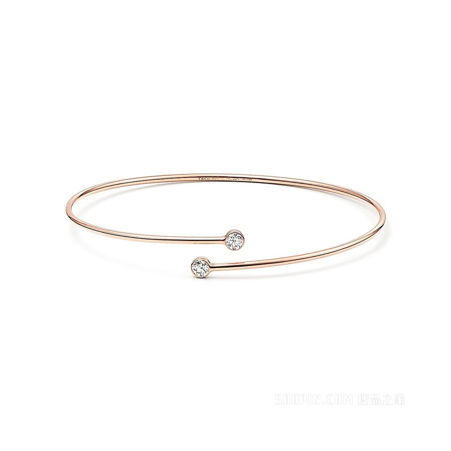 Elsa Peretti® 系列 18K 玫瑰金单行镶钻环形手镯。