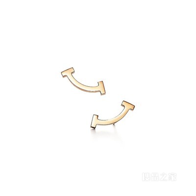 Tiffany T 系列 18K 黄金微笑耳环。