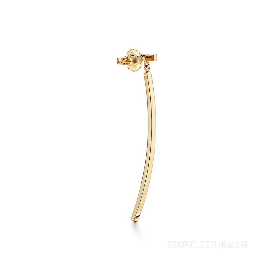 Tiffany T 系列 18K 黄金条形耳环。