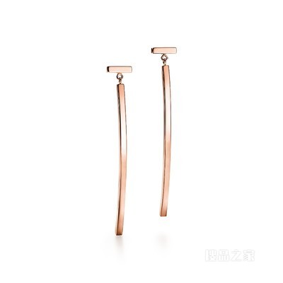 Tiffany T 系列 18K 玫瑰金条形耳环。