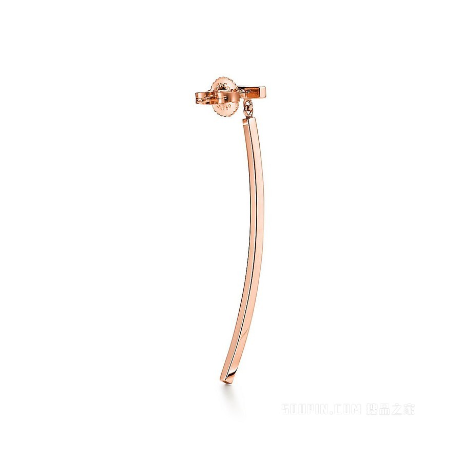 Tiffany T 系列 18K 玫瑰金条形耳环。