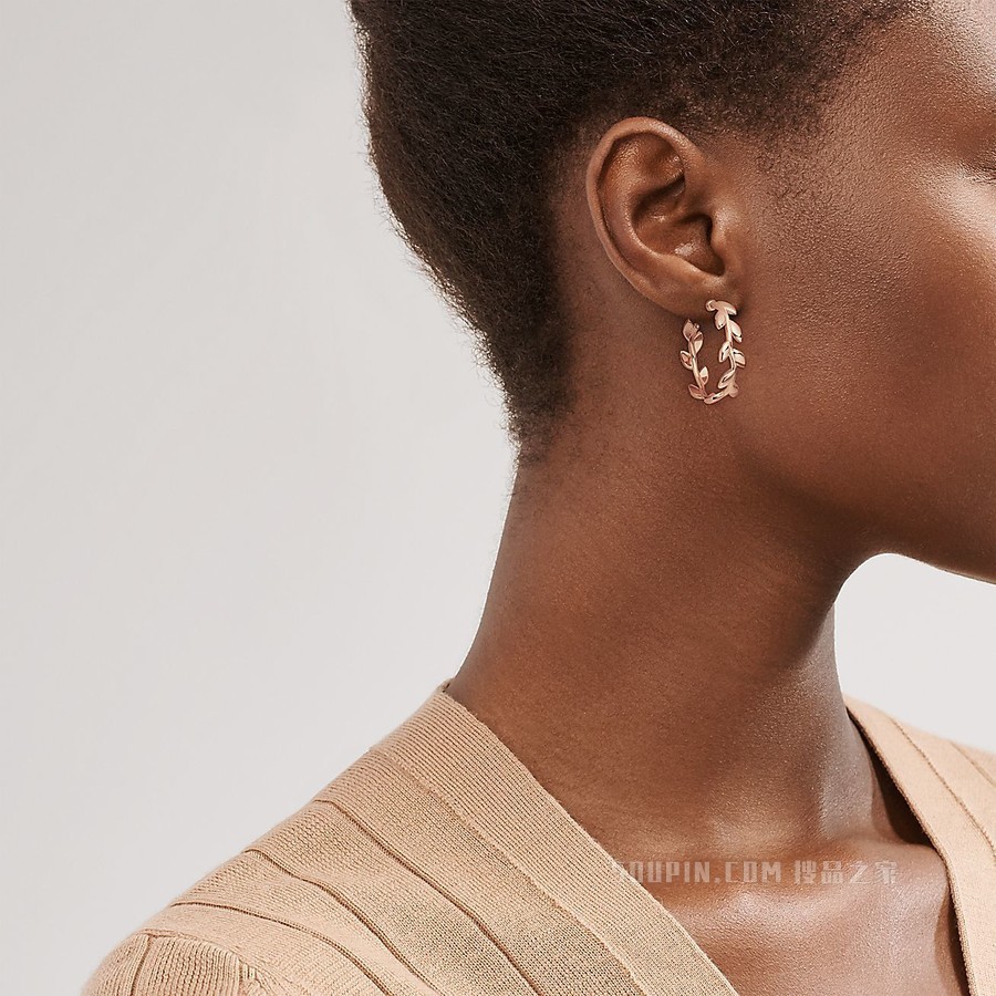 Paloma Picasso® 系列 18K 玫瑰金 Olive Leaf 圈形耳环。