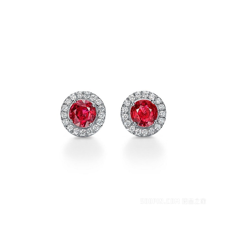 Tiffany Soleste 系列红宝石镶钻耳环。