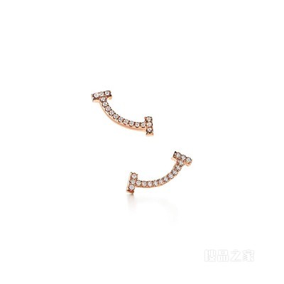 Tiffany T 系列 18K 玫瑰金镶钻微笑耳环。
