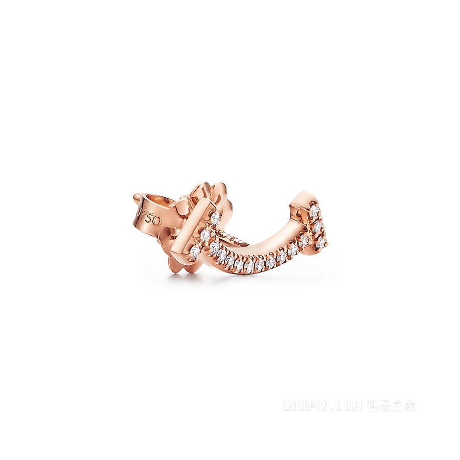 Tiffany T 系列 18K 玫瑰金镶钻微笑耳环。