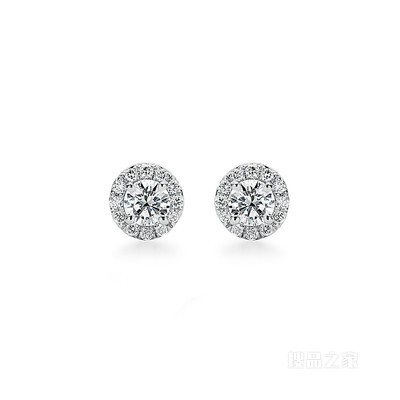 Tiffany Soleste 系列铂金镶钻耳环。