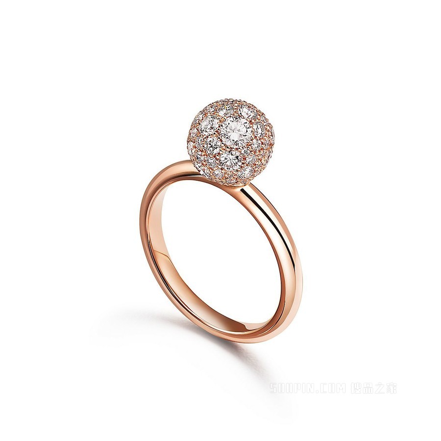 Tiffany HardWear 系列 18K 玫瑰金镶钻球形装饰戒指。
