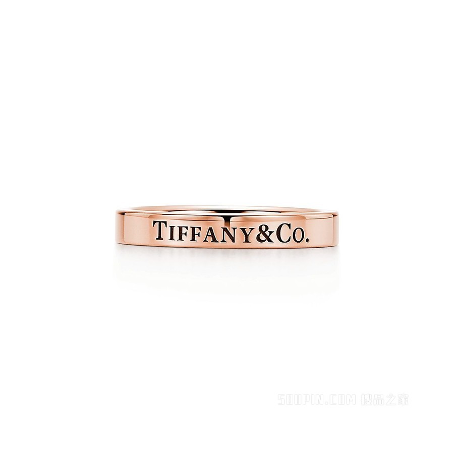 Tiffany & Co.® 系列 18K 玫瑰金戒指，宽 3 毫米。