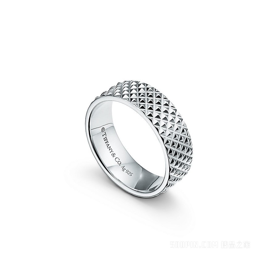 Diamond Point 系列纯银宽式戒指。