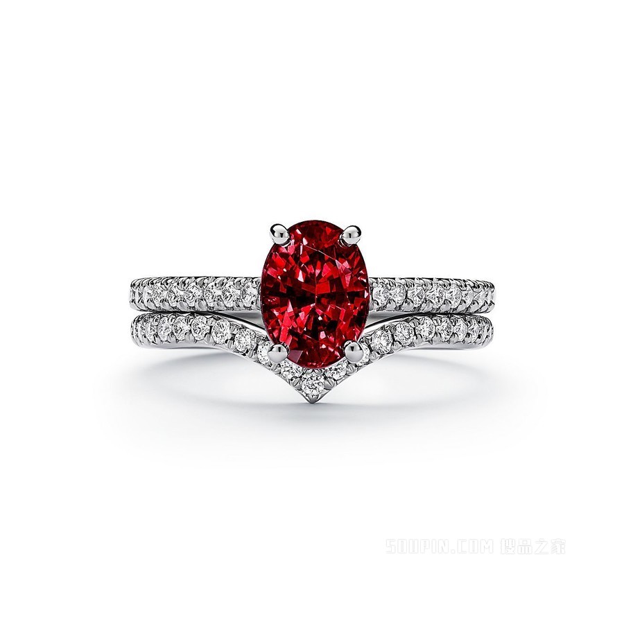Tiffany Novo® 系列铂金铺镶钻石椭圆形红宝石戒指
