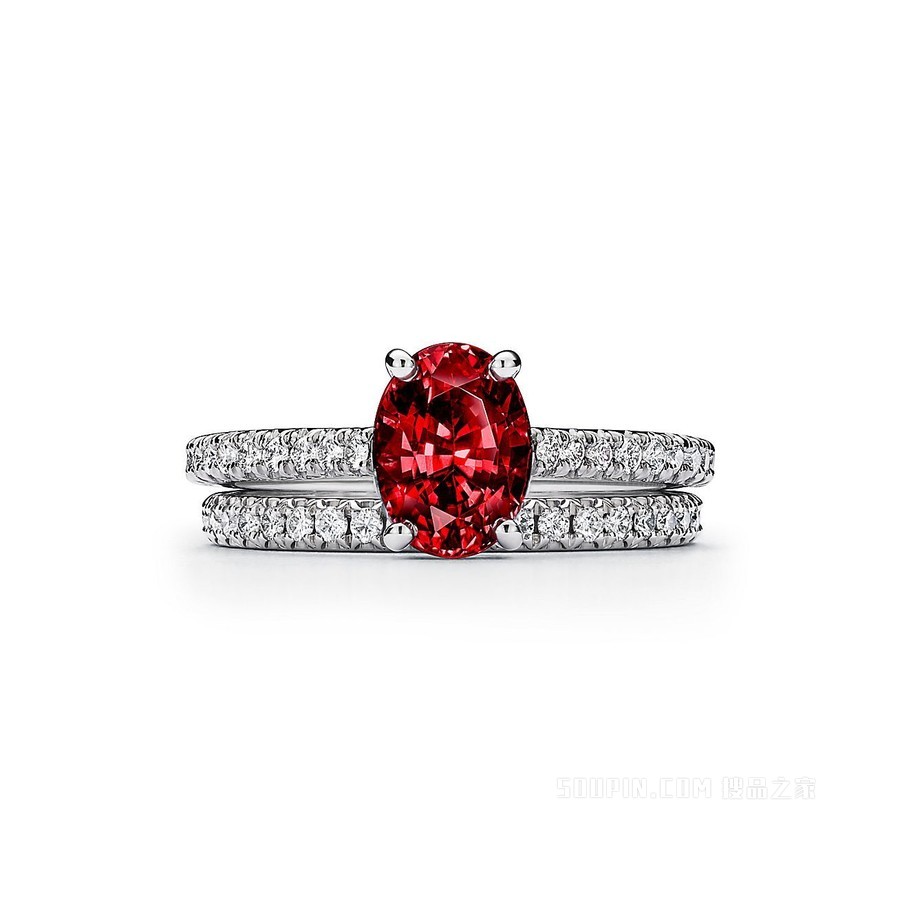 Tiffany Novo® 系列铂金铺镶钻石椭圆形红宝石戒指