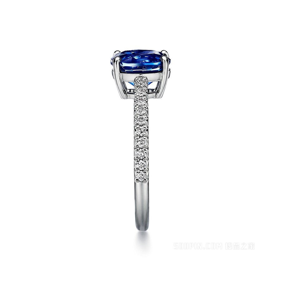 Tiffany Novo® 系列铂金铺镶钻石椭圆形蓝宝石戒指