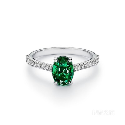 Tiffany Novo® 系列铂金铺镶钻石椭圆形祖母绿戒指