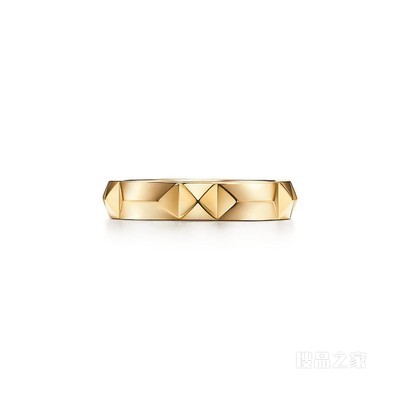 Tiffany True™ 系列 18K 黄金戒指，宽 4 毫米