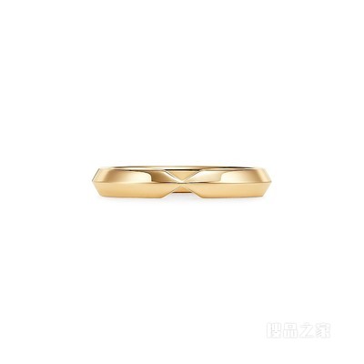 The Tiffany® Setting 系列 18K 黄金嵌套窄式戒指，宽 3 毫米。