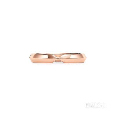 The Tiffany® Setting 系列 18K 玫瑰金嵌套窄式戒指，宽 3 毫米。