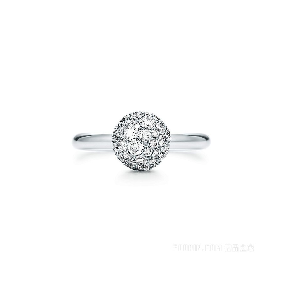 Tiffany HardWear 系列 18K 白金镶钻球形戒指。