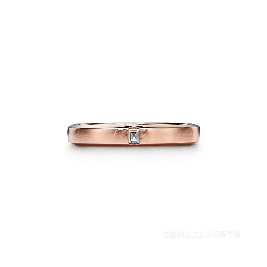 Tiffany Essential Band 18K 玫瑰金镶钻哑光戒指。