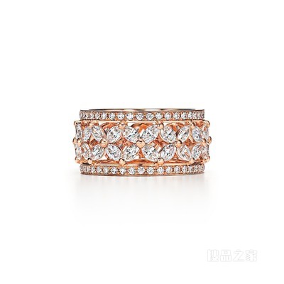 Tiffany Victoria™ 系列 18K 玫瑰金镶钻戒指。