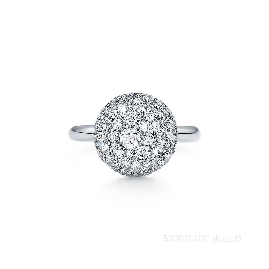 Tiffany HardWear 系列 18K 白金镶钻球形戒指。