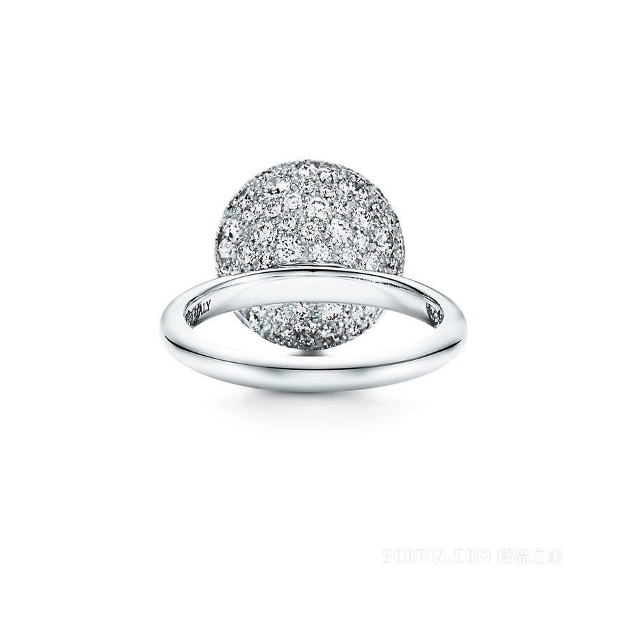 Tiffany HardWear 系列 18K 白金镶钻球形戒指。